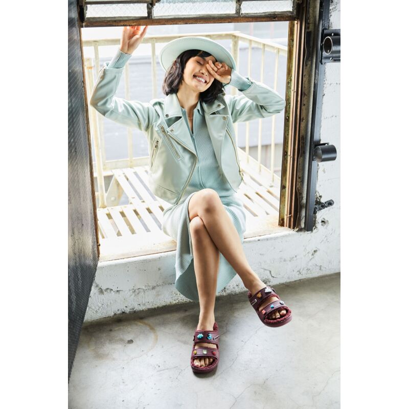 Crocs™ Classic Cozzzy Sandal Garnet