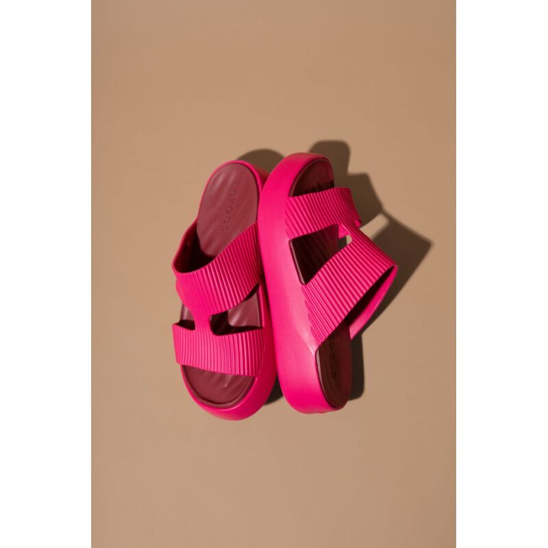 Crocs™ Getaway Groove Platform Hstrap Dragon Fruit